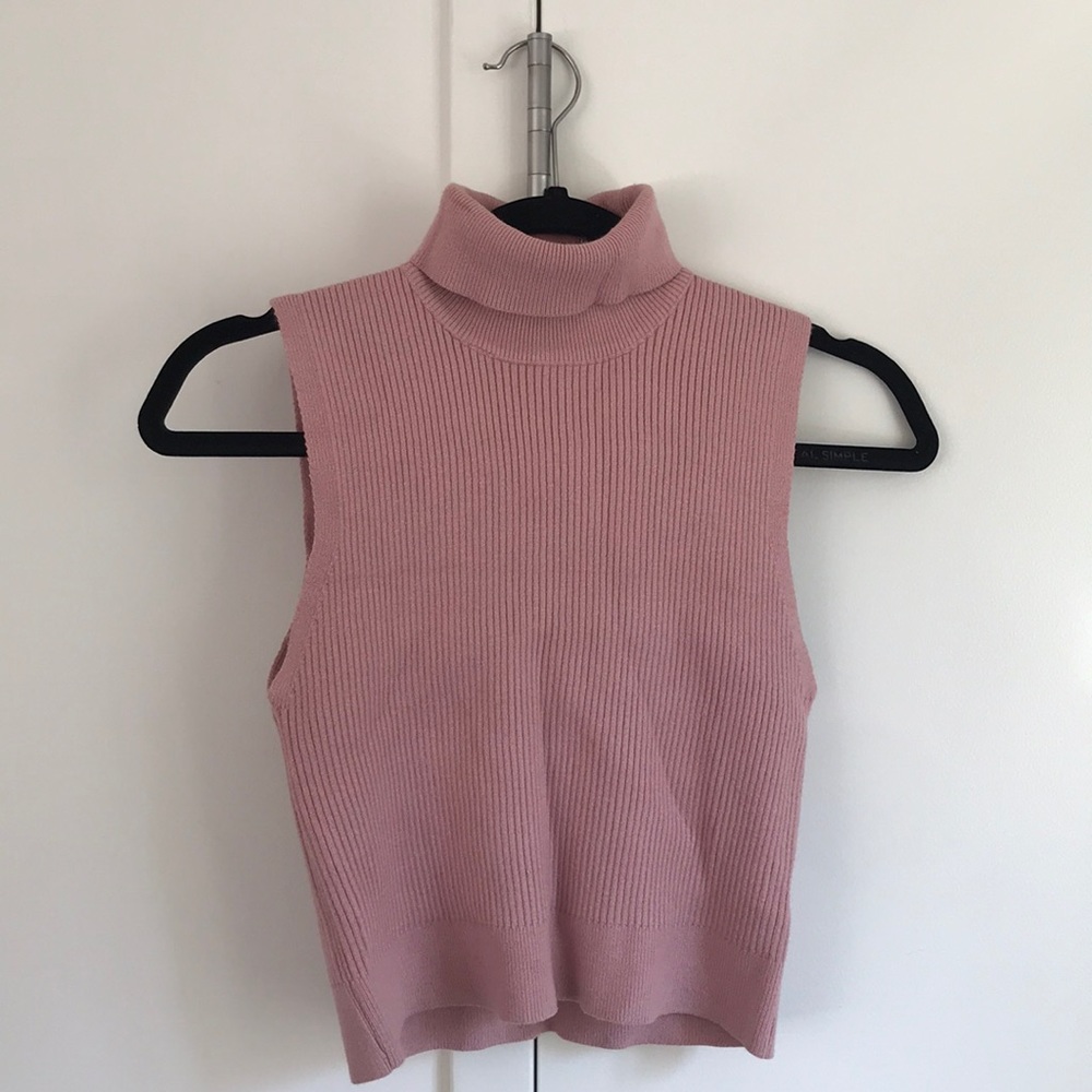 Sleeveless turtleneck